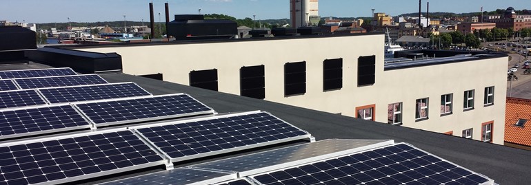 Solcellsinstallationer på fasad och tak