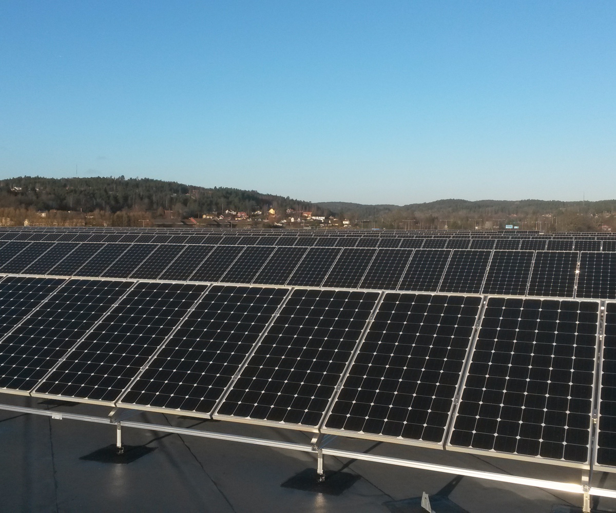 aarets-solcellsanlaeggning-2014bronsfastigheter-jursla-industriomraade.jpg (1)